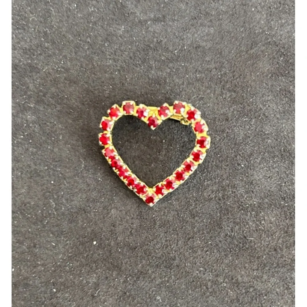 Vintage Gold Tone Dark Red Rhinestone Cut Out Open Heart Love Brooch Pin 1